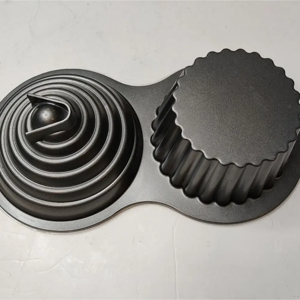 Wilton Giant Cupcake Baking Pan